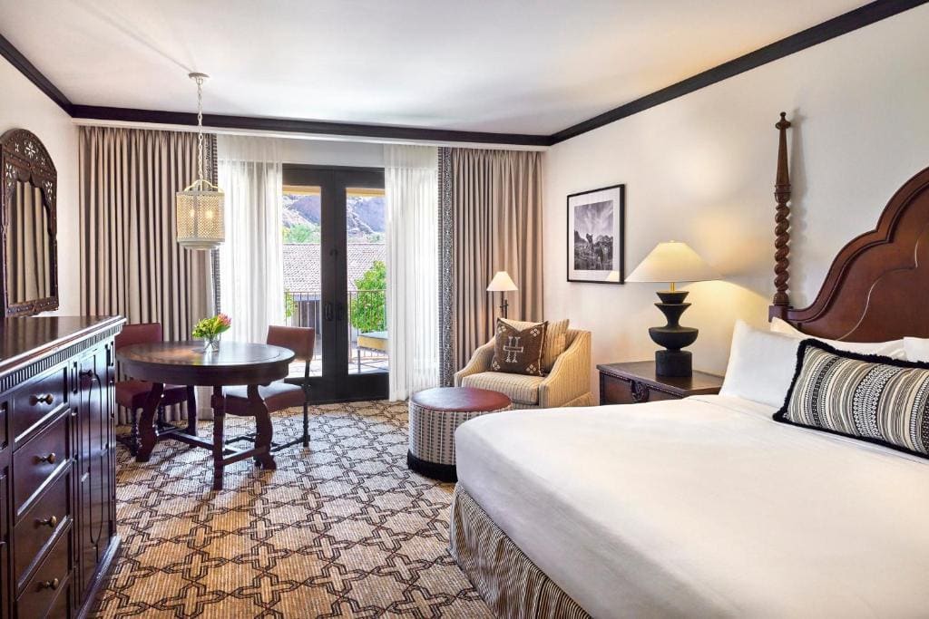 Camelback View Room - 1 King Bed room - Image 1