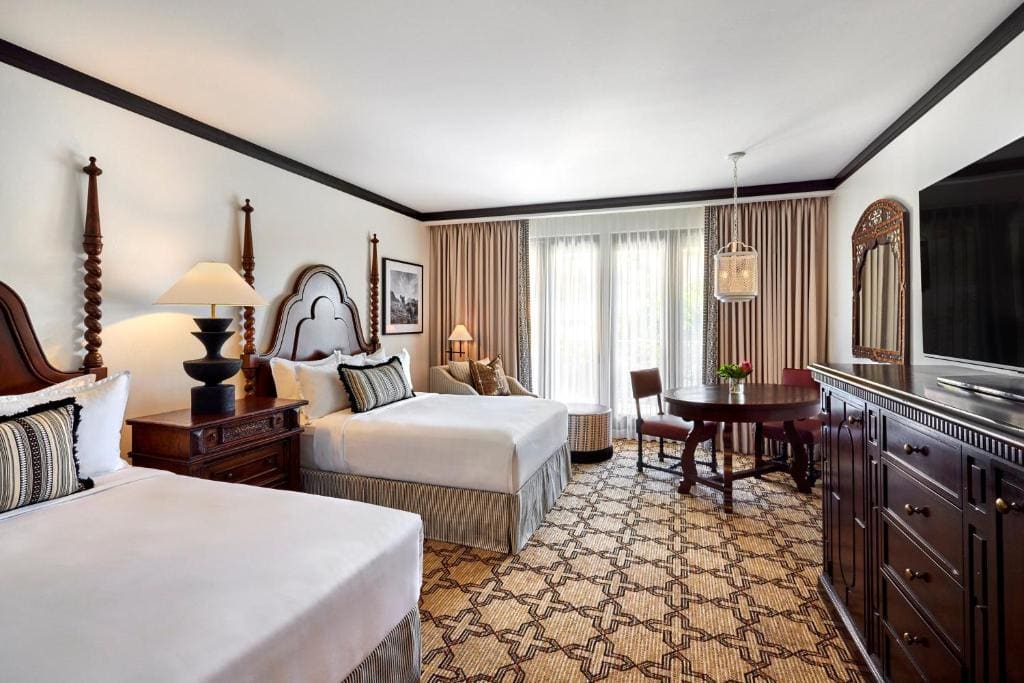 Poolside Room - 1 King Bed room - Image 2