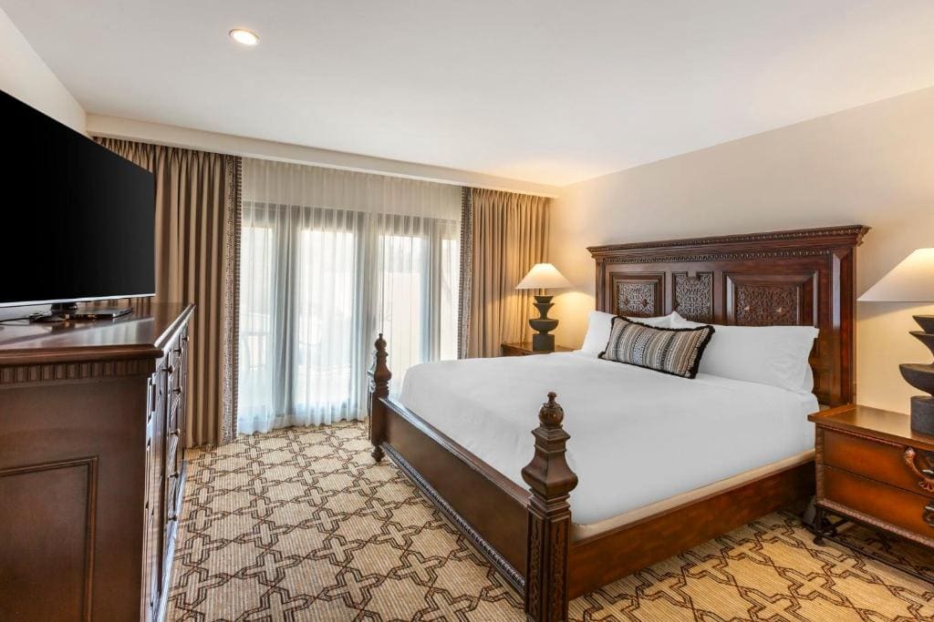 Resort Suite - 1 King Bed room - Image 1