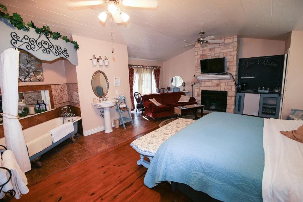 Cottage room - Image 1