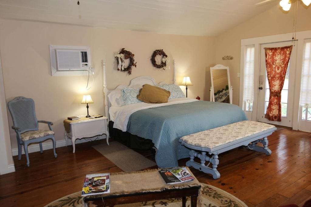 Cottage room - Image 2
