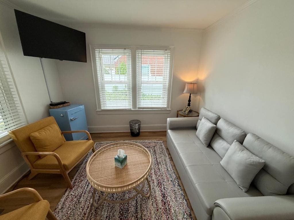 Queen Suite room - Image 3