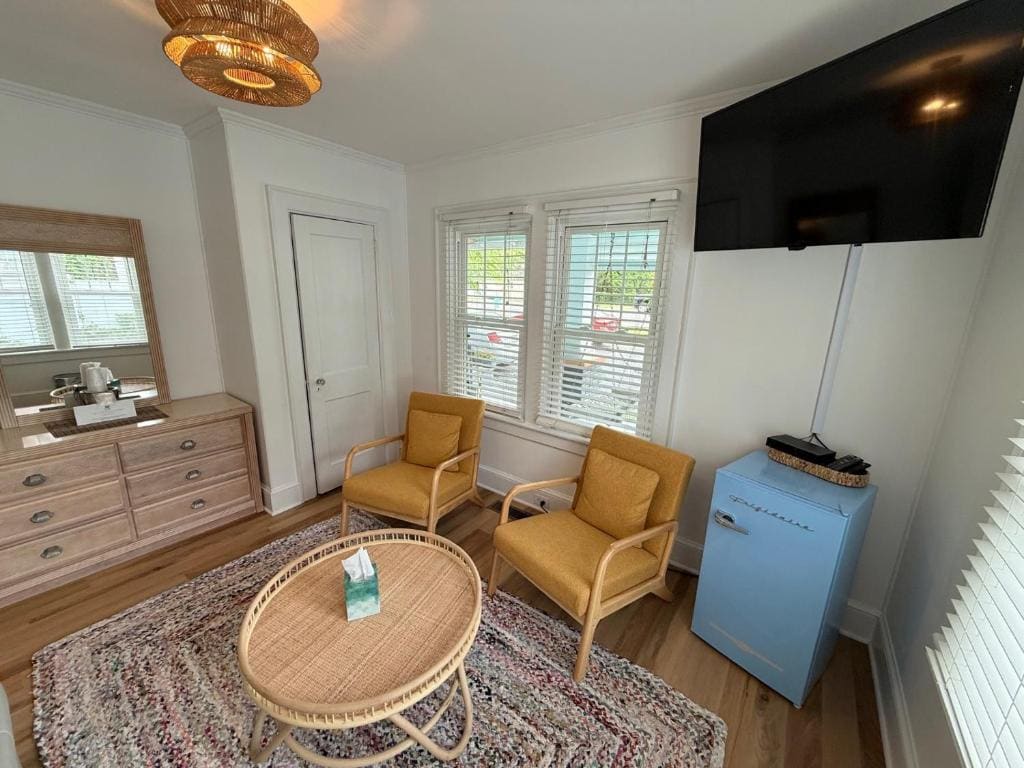 Queen Suite room - Image 2