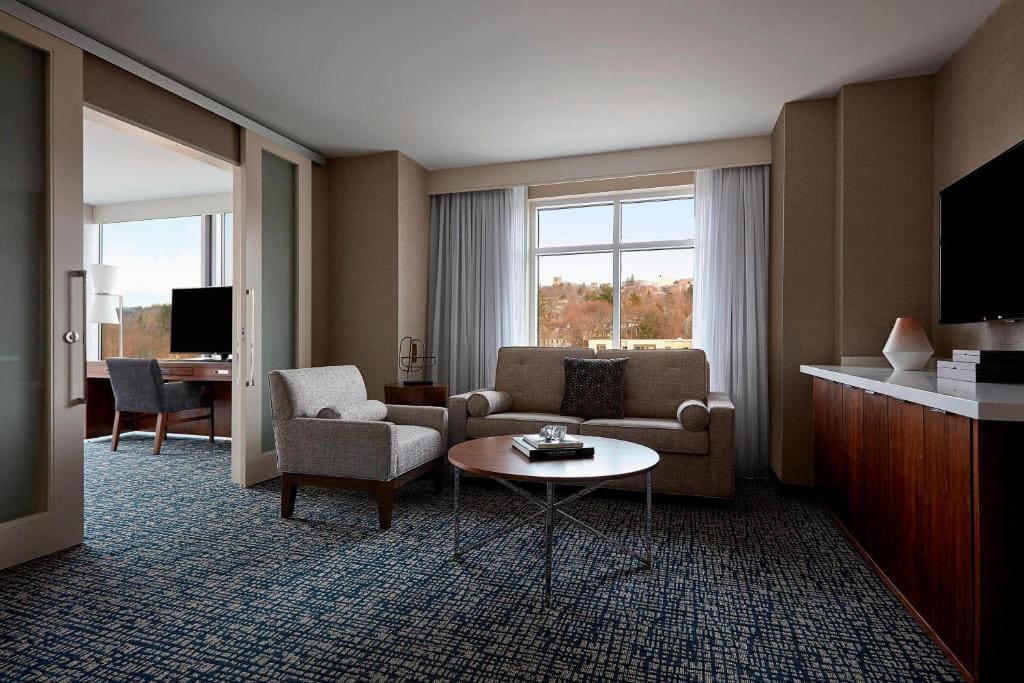 One Bedroom King Suite room - Image 2