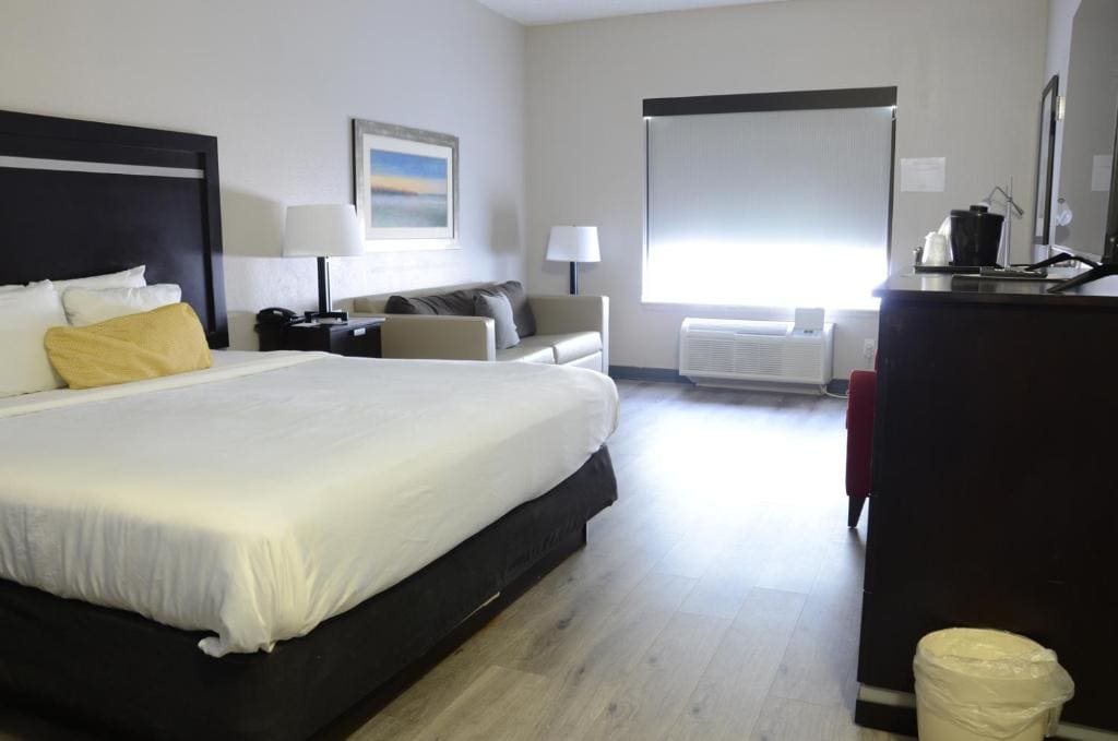 King Suite - Disability Access/Non Smoking room - Image 1
