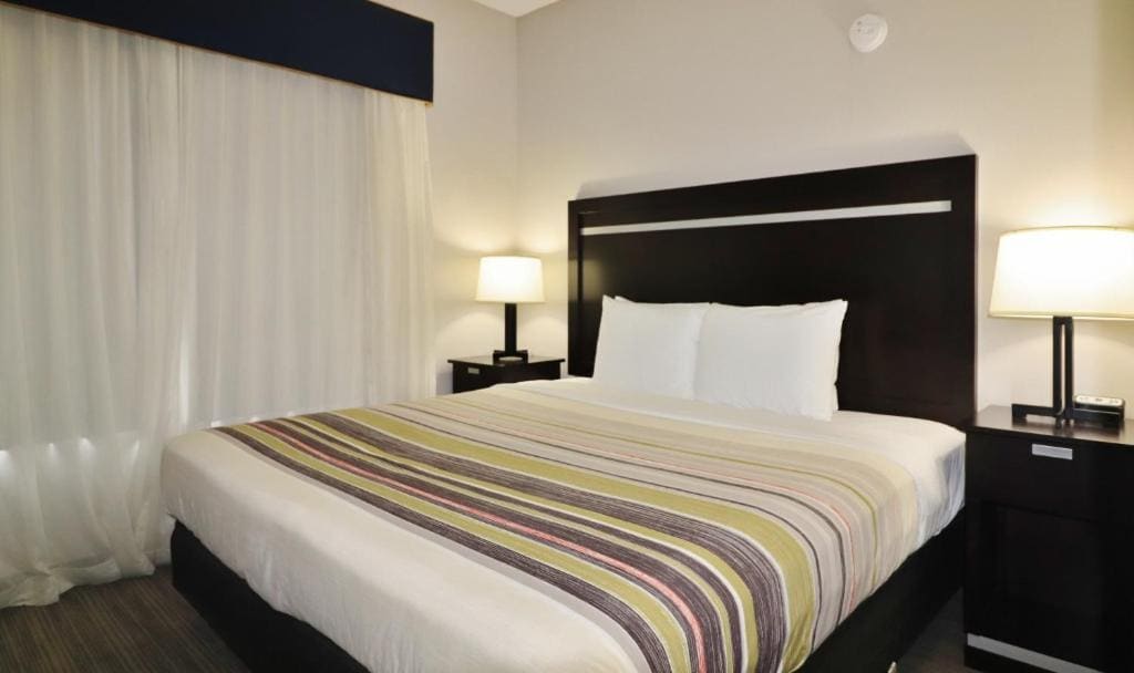 One-Bedroom King Suite - Non-Smoking room - Image 1