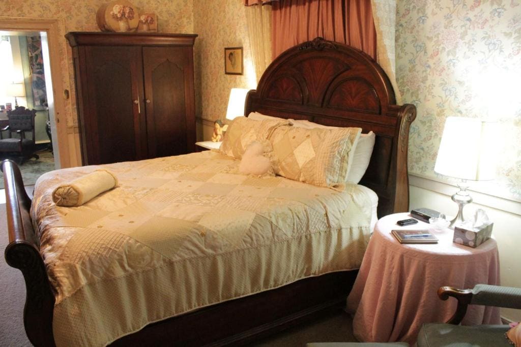 Deluxe King Room room - Image 1
