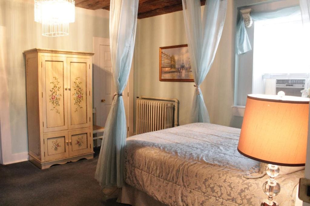 Deluxe Queen Room room - Image 1