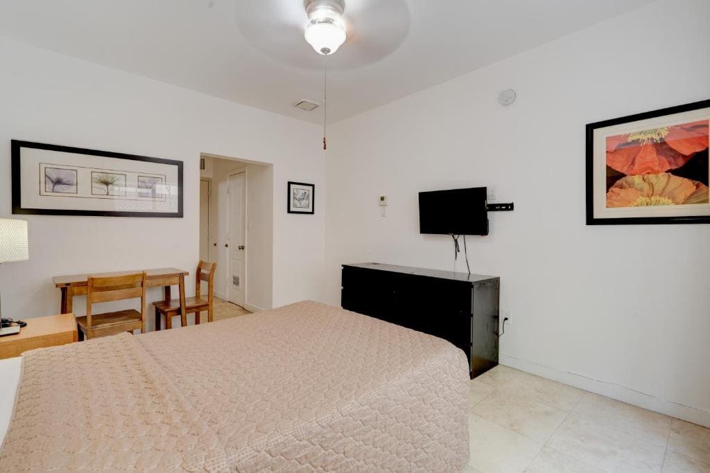 Standard Double Room (2 Adults) room - Image 3