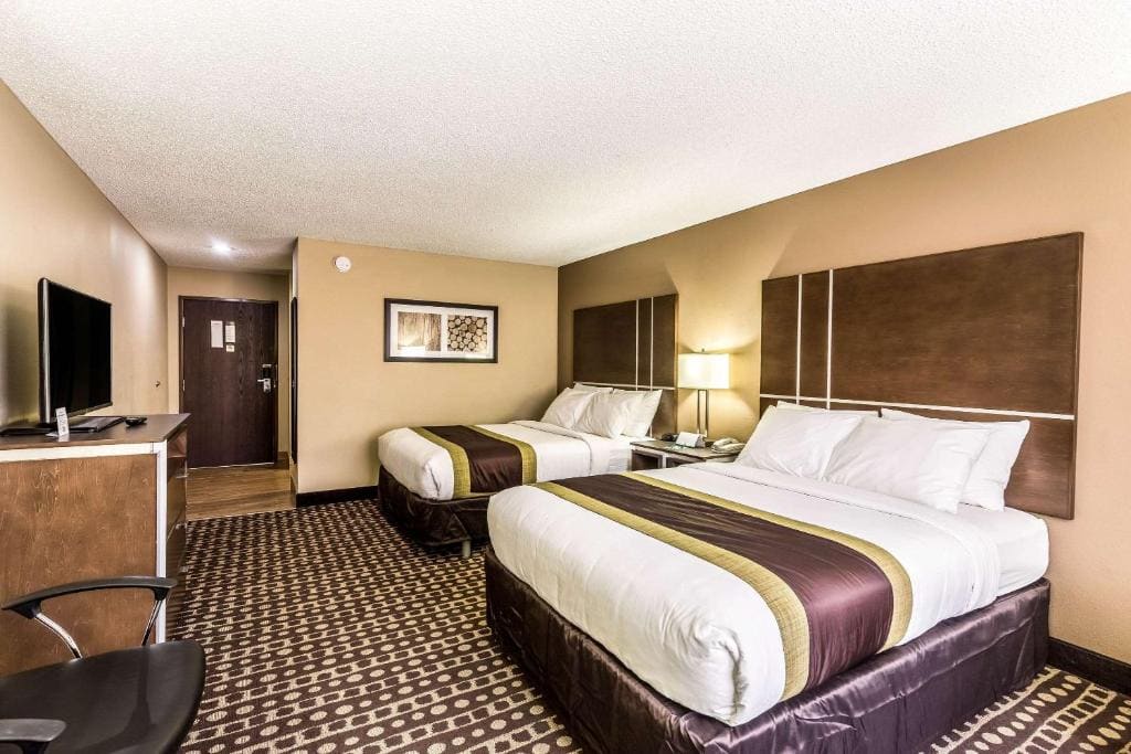 Queen Room with Two Queen Beds room - Image 1