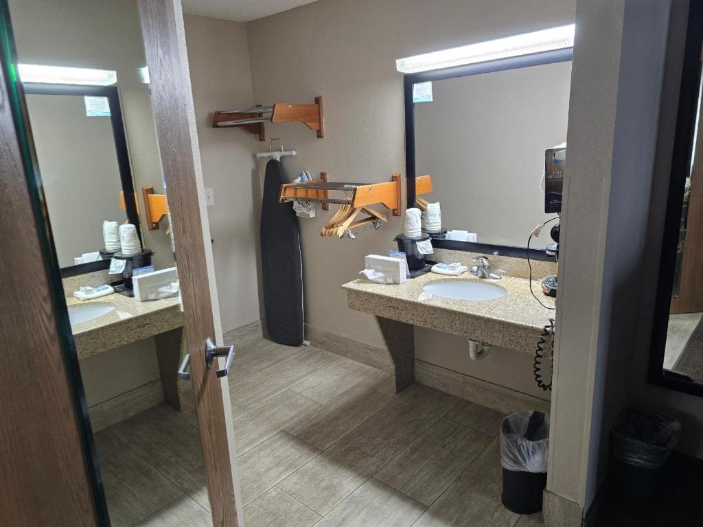 King Studio Suite - Non-Smoking room - Image 3