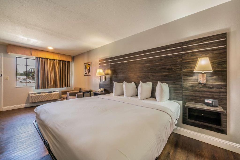 King Room room - Image 1