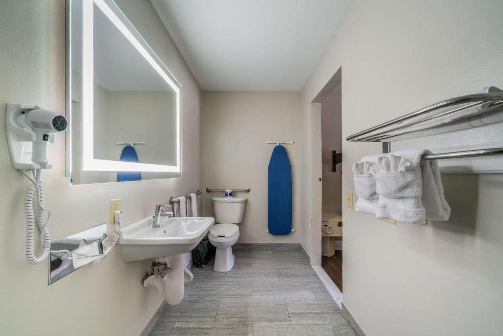 Queen Room - Disability Access room - Image 2