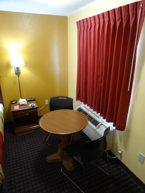 King Room - Non-Smoking room - Image 2