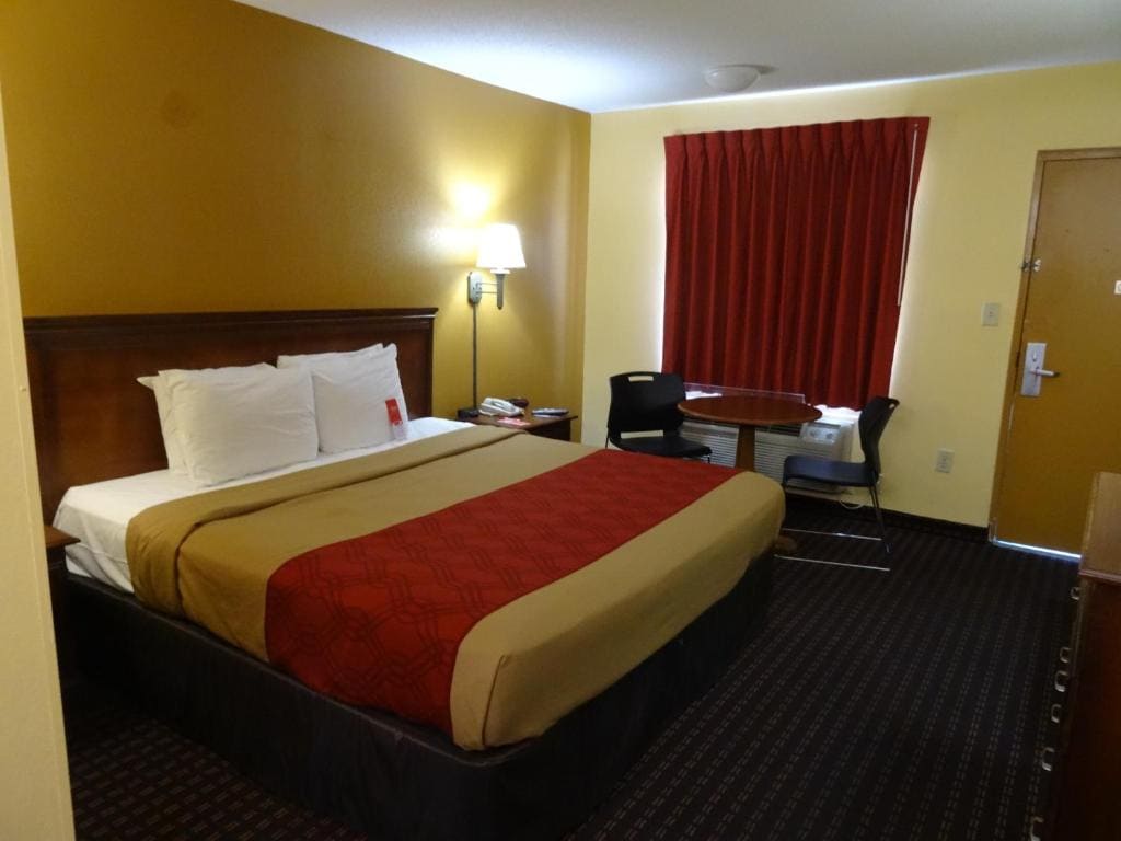 King Room - Accessible/Smoking room - Image 2
