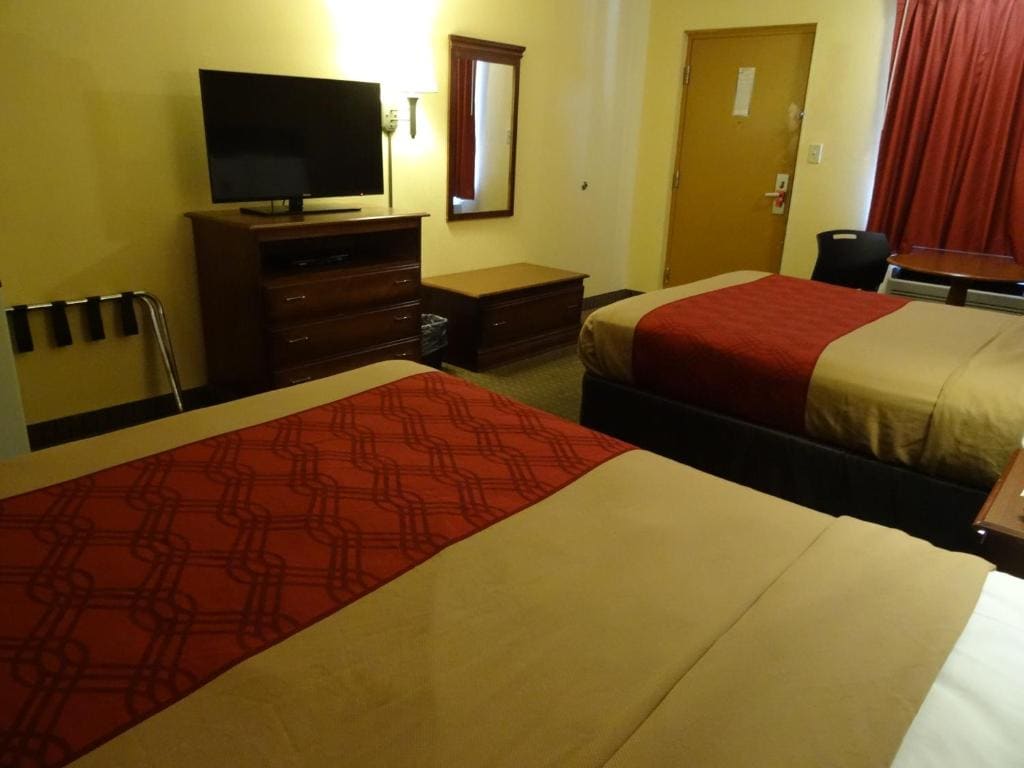 Queen Room with Two Queen Beds - Non-Smoking room - Image 1