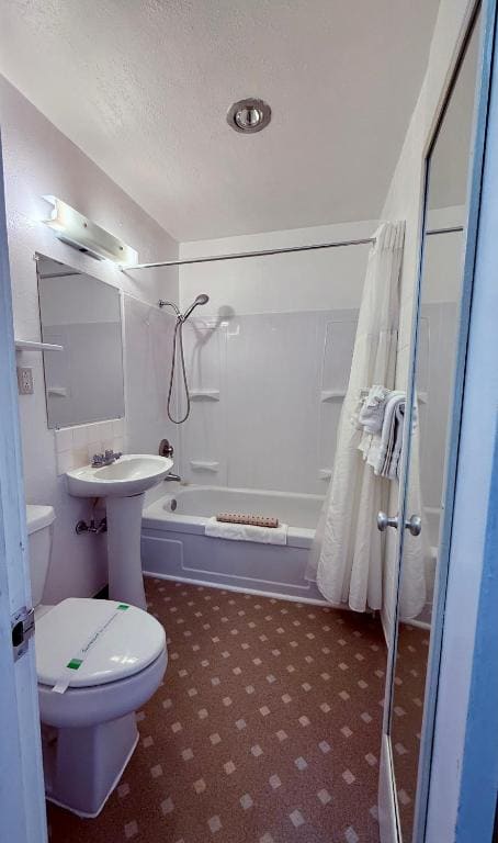Deluxe Double Room with Bath room - Image 2