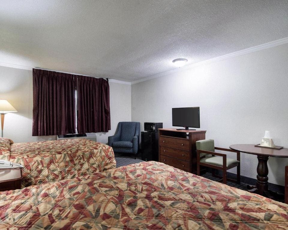 Queen Room with Two Queen Beds - Smoking room - Image 1