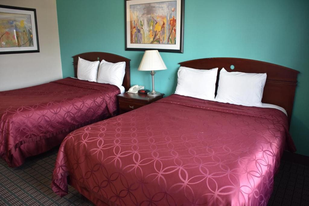 Queen Room with Two Queen Beds - Smoking room - Image 2