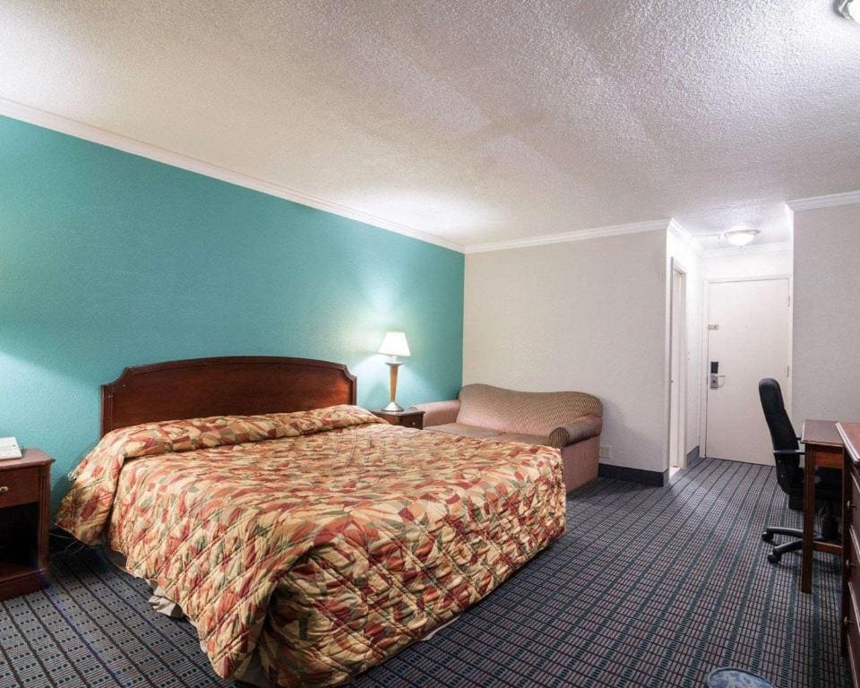 King Room - Non-Smoking room - Image 1