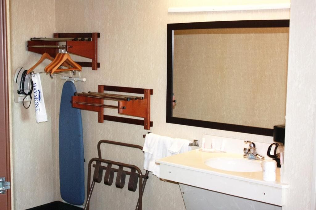 Double Room - Disability Access/Non-Smoking room - Image 3