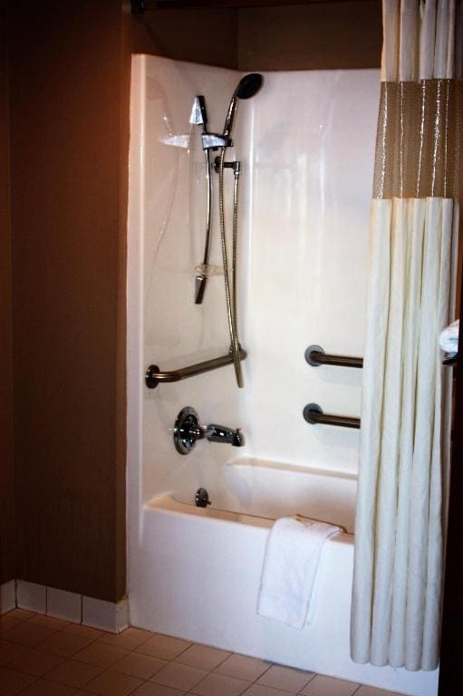 Double Room - Disability Access/Non-Smoking room - Image 1