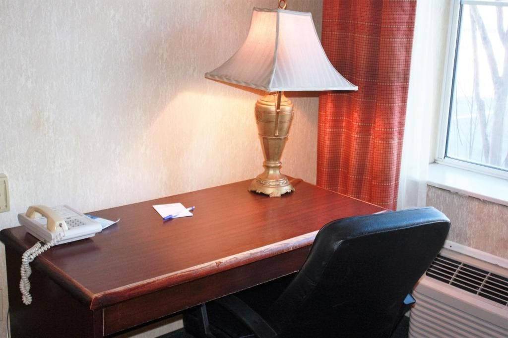 King Room - Non-Smoking room - Image 2