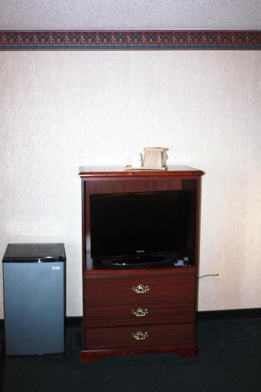 King Suite- Non-Smoking room - Image 2