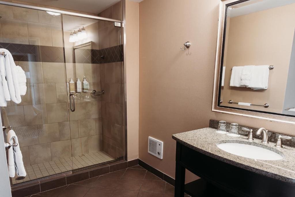 Queen Room with Two Queen Beds room - Image 1