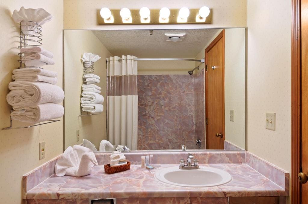 Queen Room - Non-Smoking room - Image 3