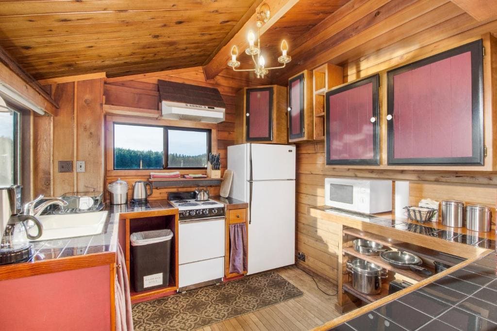 Two-Bedroom Cottage room - Image 2