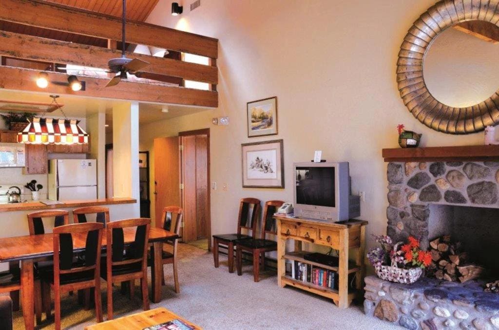 One-Bedroom Villa with Forest View and Spa Tub room - Image 3
