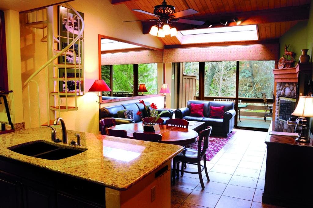 One-Bedroom Cottage with Creek View room - Image 3