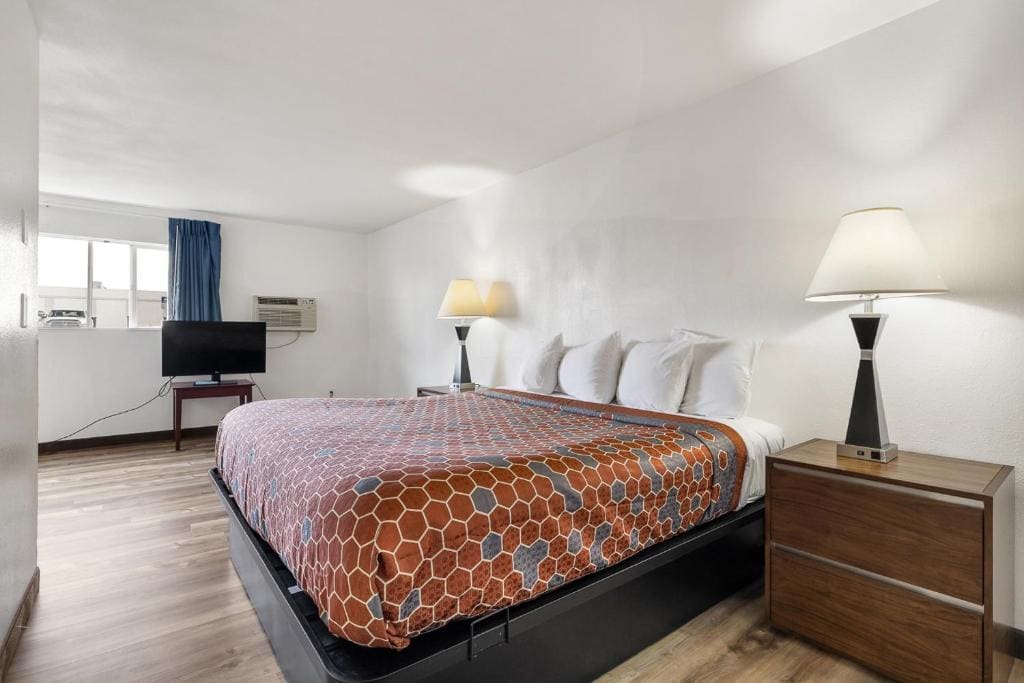 Deluxe King Suite room - Image 1