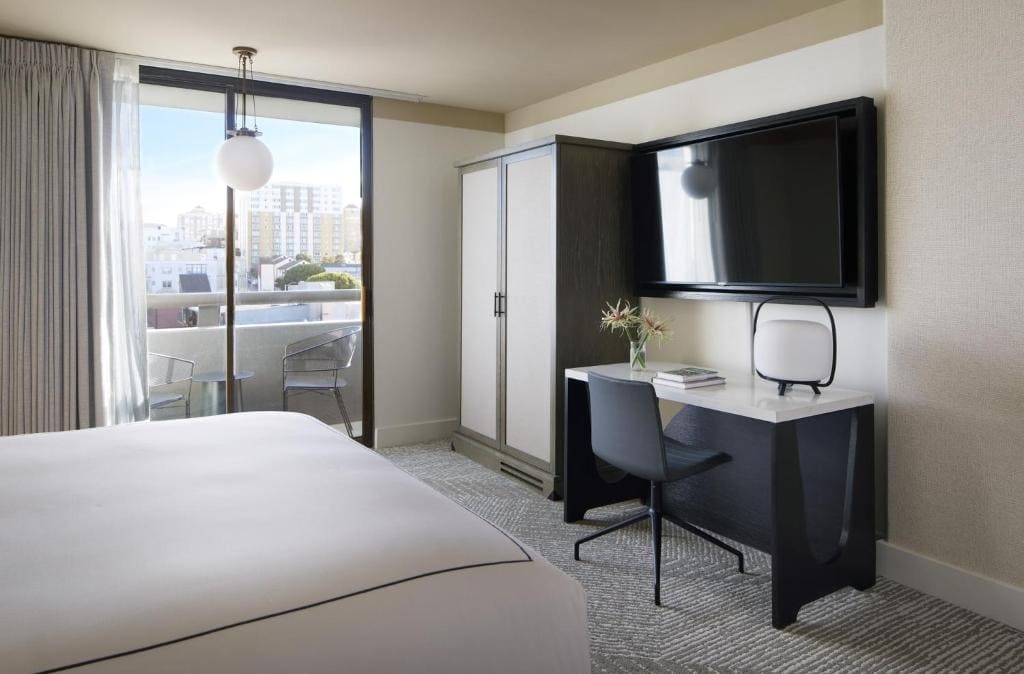 King Room with Balcony room - Image 1