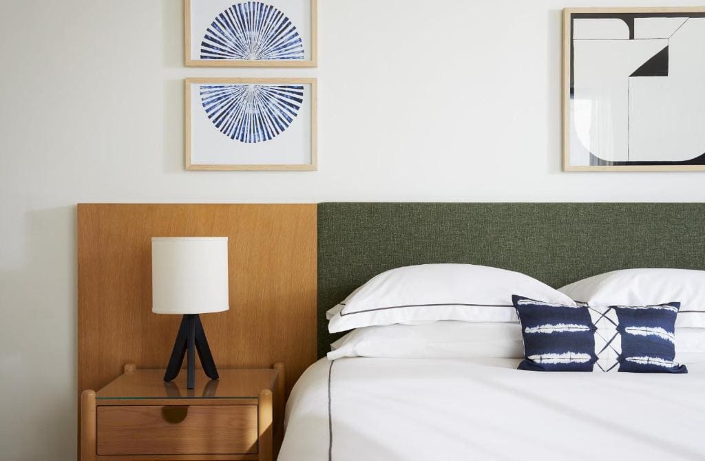 Essential Room room - Image 1
