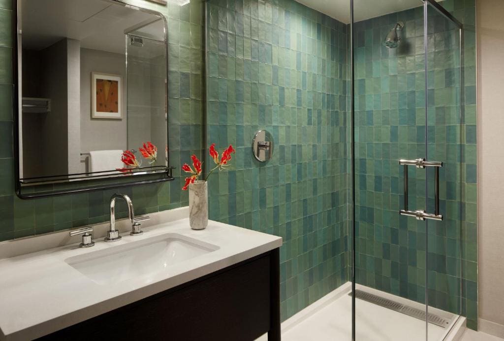 Essential Room room - Image 3