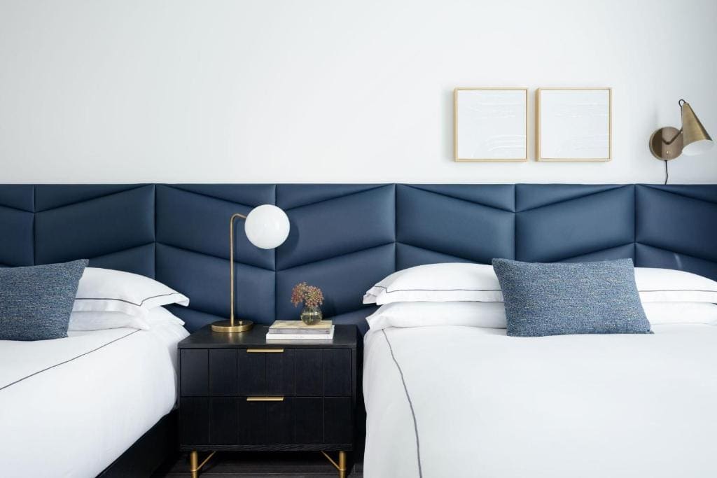 Essential Queen Room with Two Queen Beds and City View room - Image 2
