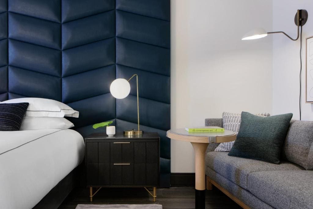 Premium King Room with City View room - Image 3