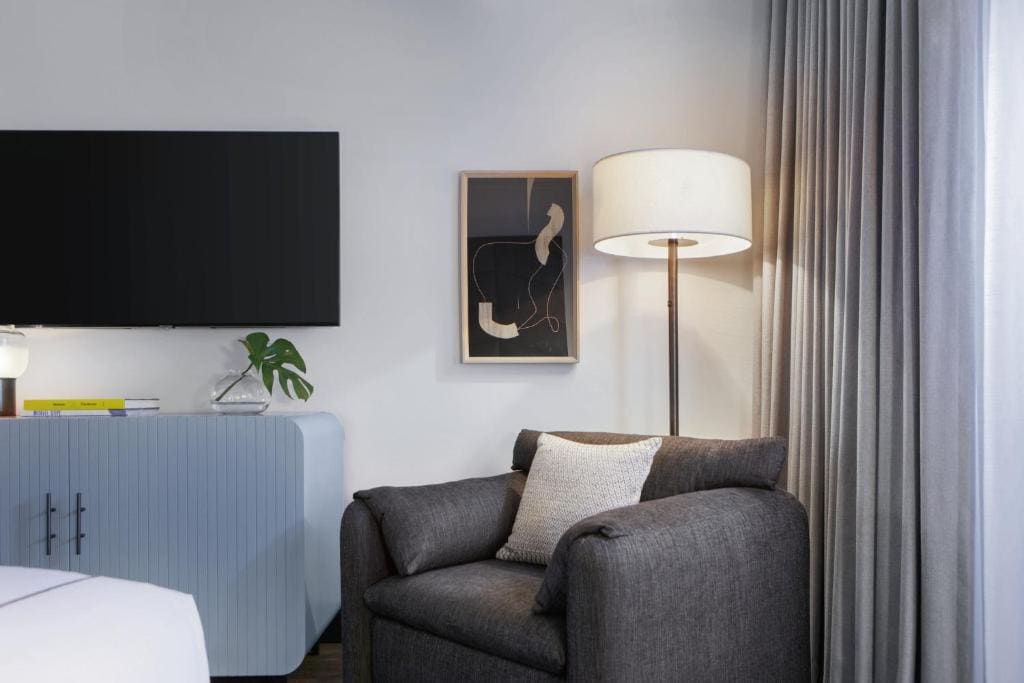 One-Bedroom Suite room - Image 2