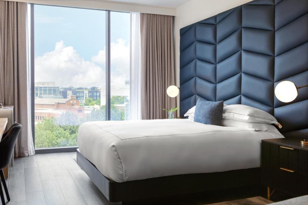 Premium King Room with City View room - Image 2