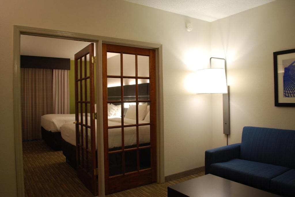 King Suite with Sofa Bed room - Image 2