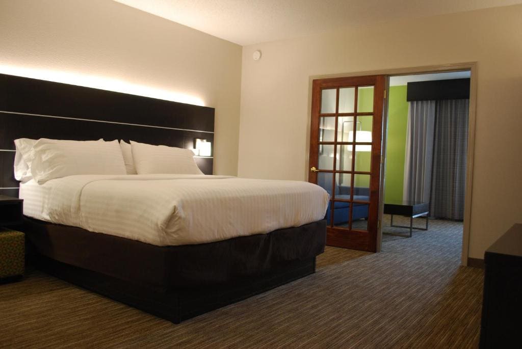 King Suite with Sofa Bed room - Image 1