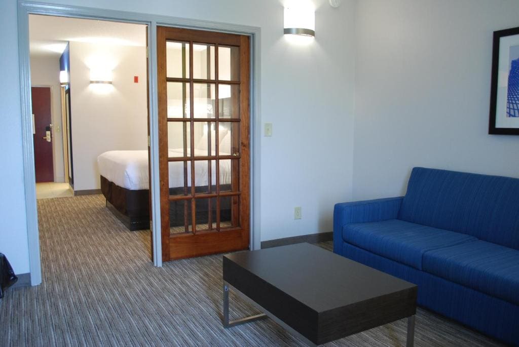 King Suite with Sofa Bed room - Image 3