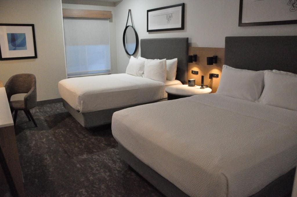 Standard Queen Room with Two Queen Beds - Non Smoking room - Image 2
