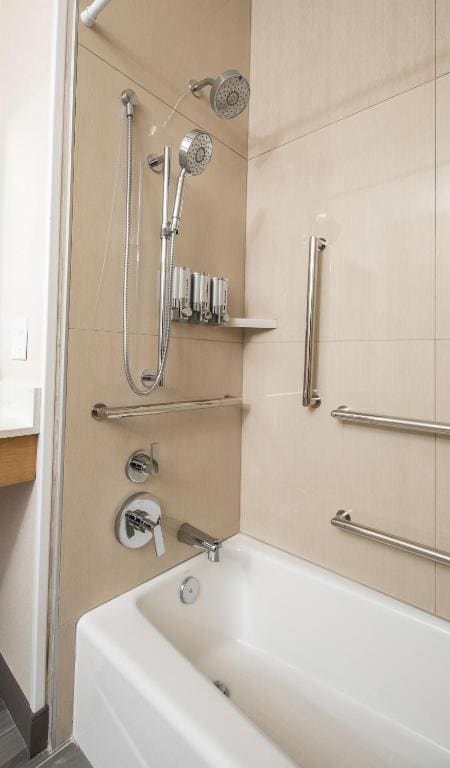 Queen Room with Two Queen Beds with Roll-In Shower - Accessible/Non Smoking room - Image 2