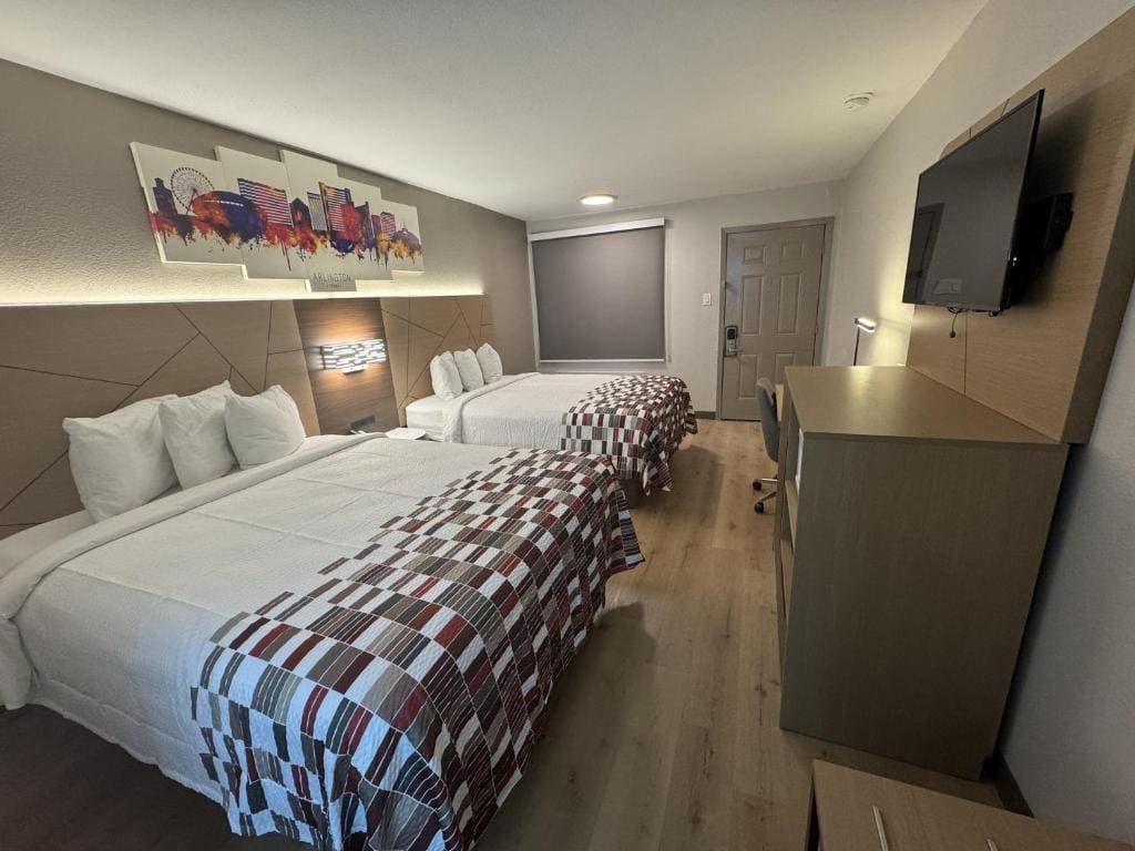 Deluxe King Room Renovated Non-Smoking room - Image 3