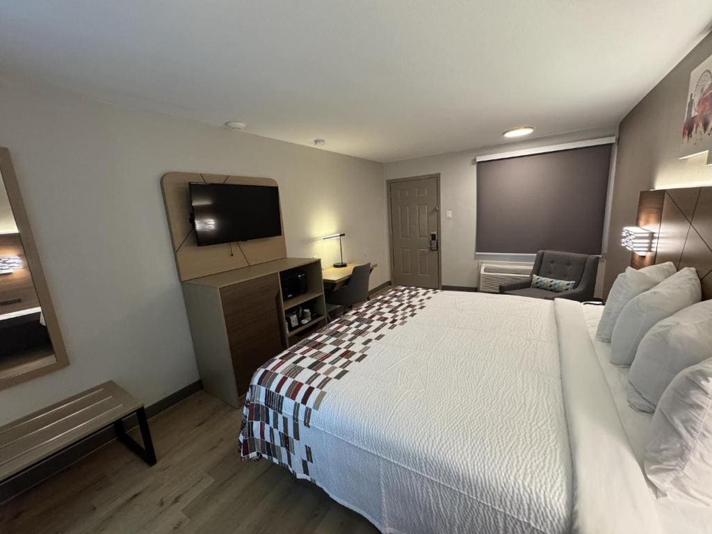 Superior King Room Renovated Non-Smoking room - Image 1