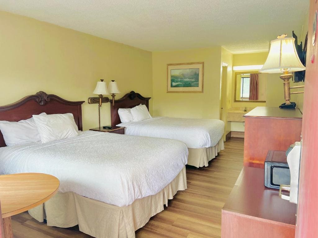 Queen Room with Two Queen Beds room - Image 1