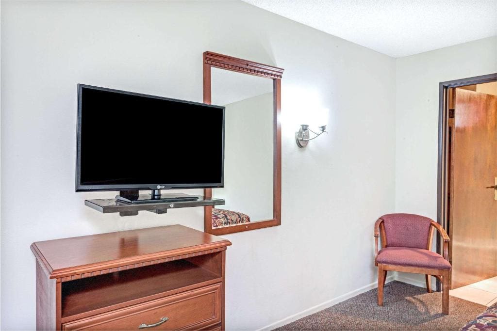 King Room - Non-Smoking room - Image 3